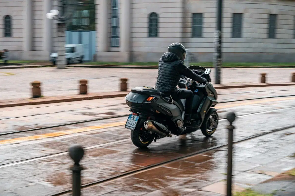 Peugeot Metropolis 400: gradito ritorno (6)