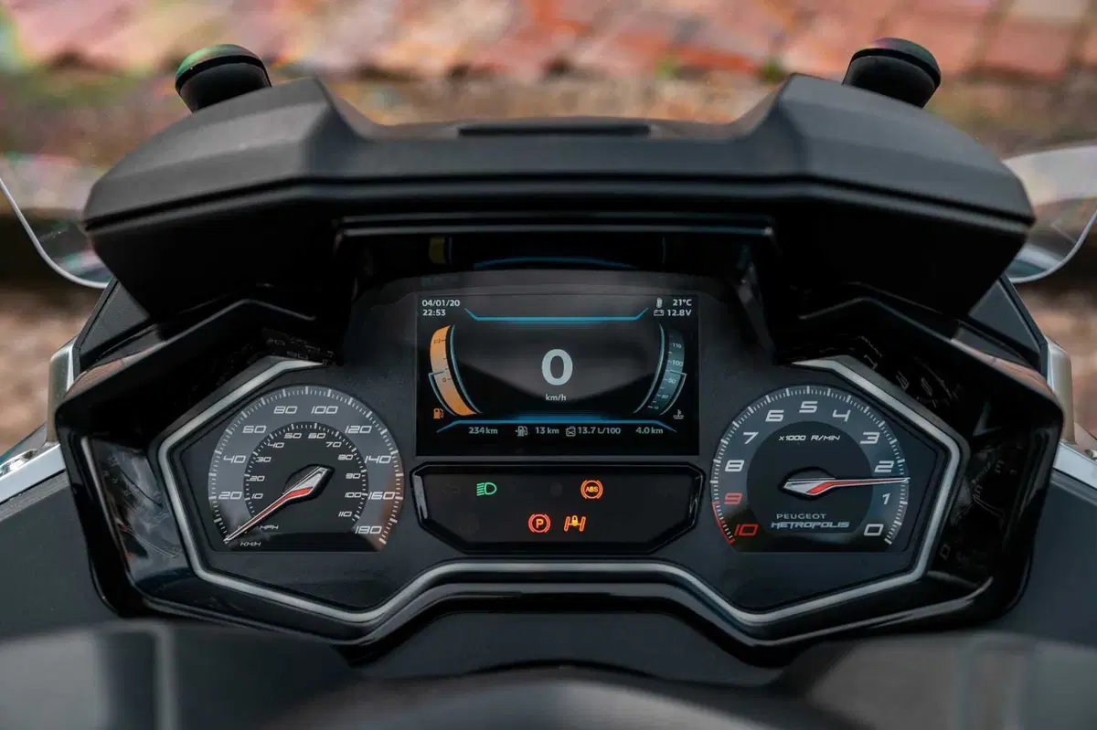 Peugeot Metropolis 400: gradito ritorno (18)