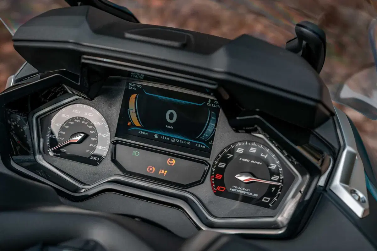 Peugeot Metropolis 400: gradito ritorno (22)