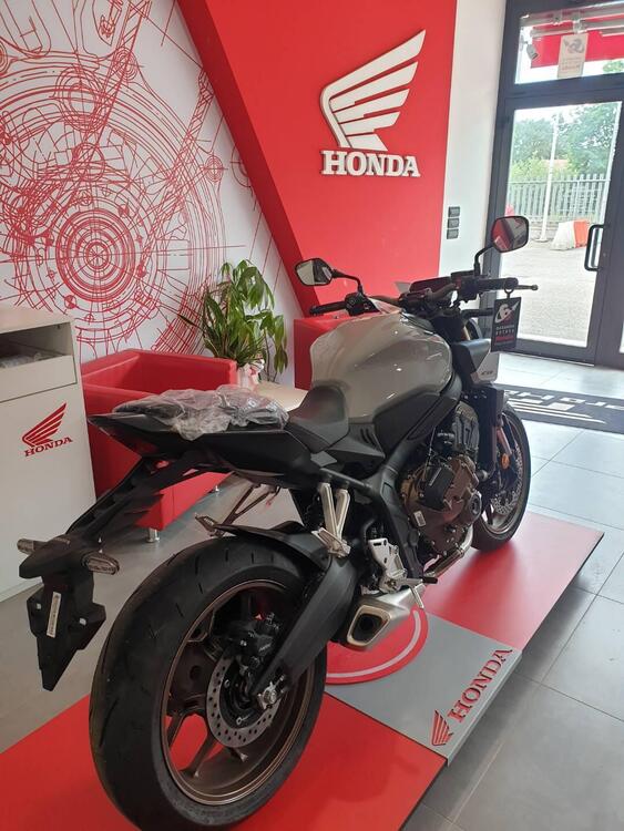 Honda CB 650 R E-Clutch (2024 - 25) (2)