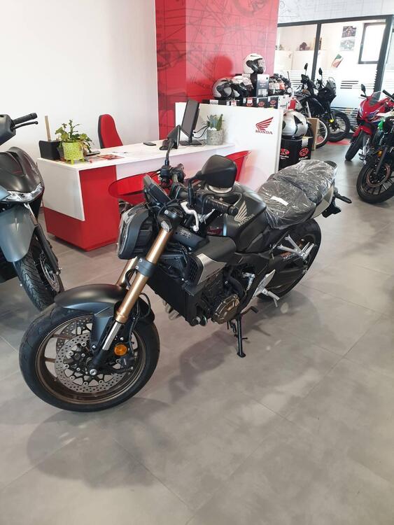 Honda CB 650 R E-Clutch (2024 - 25) (2)