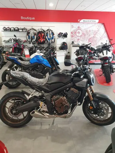 Honda CB 650 R E-Clutch (2024 - 26) nuova