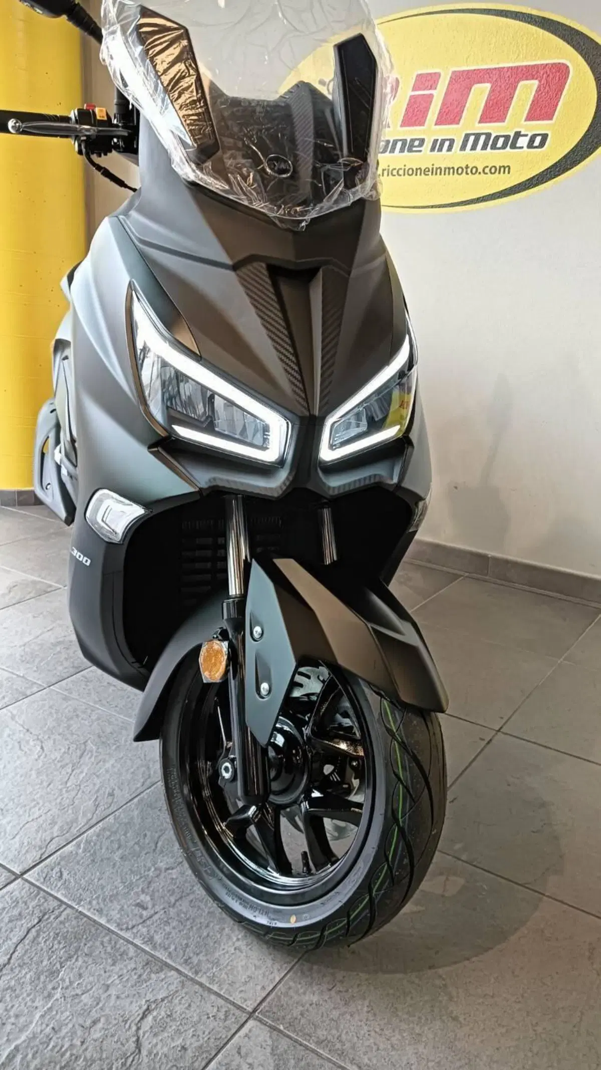 Sym Joymax 300 Z (2025 - 26) (3)