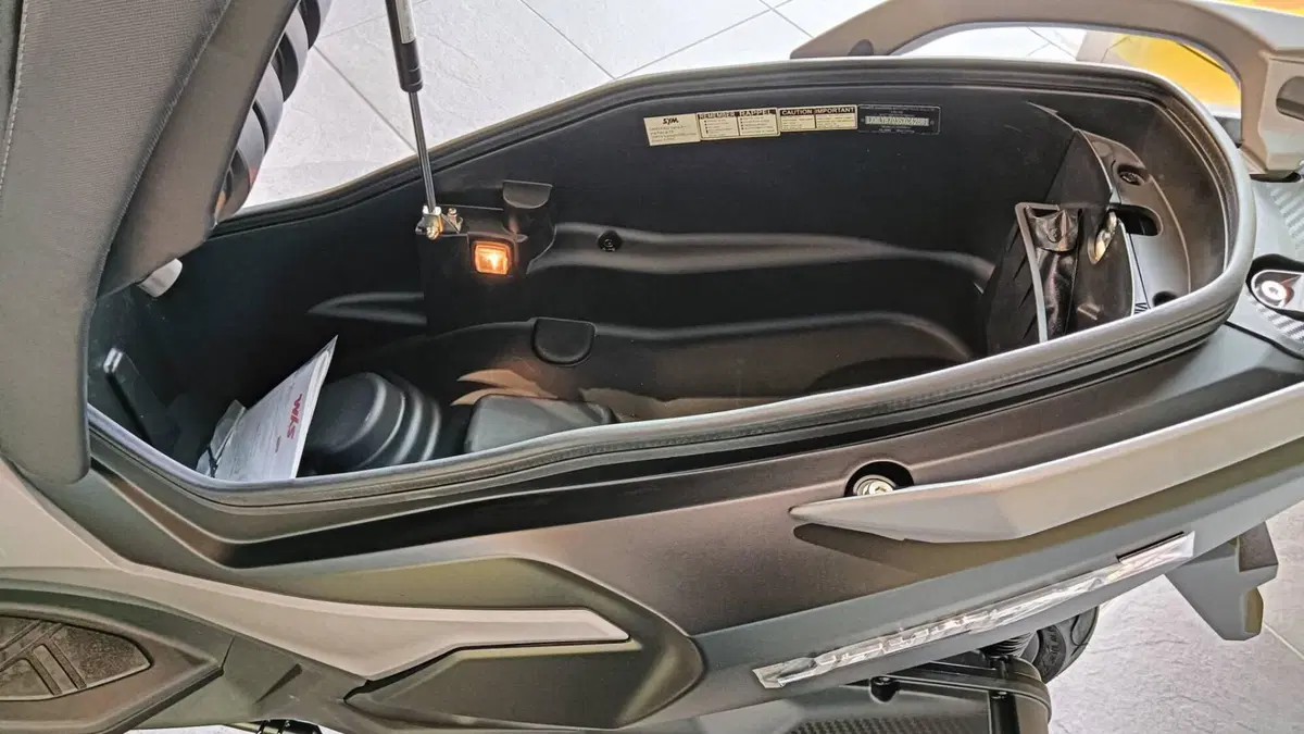 Sym Joymax 300 Z (2025 - 26) (4)
