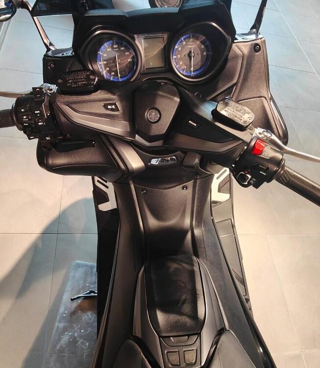 Yamaha T-Max 560 Tech Max (2020) (2)