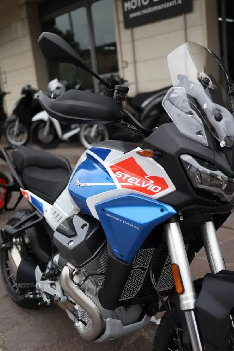 Moto Guzzi Stelvio Duecento Tributo (2025 - 26) (2)