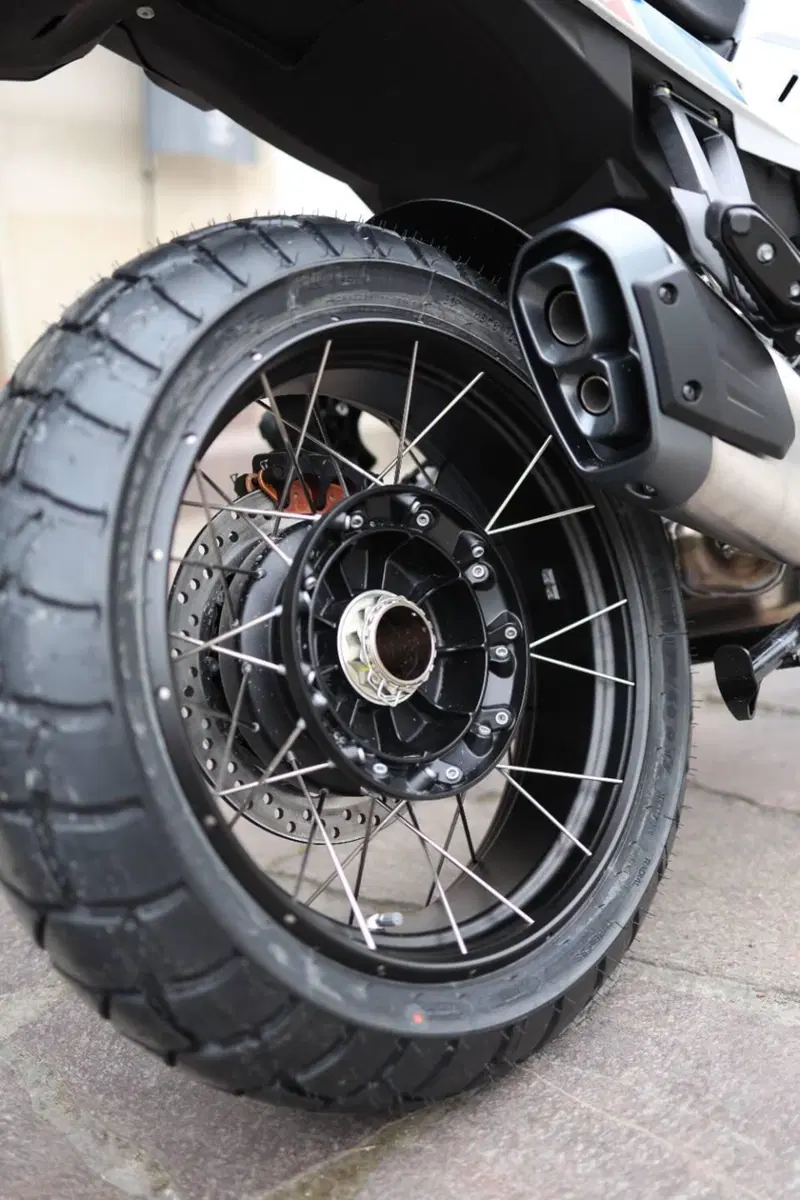 Moto Guzzi Stelvio Duecento Tributo (2025 - 26) (7)
