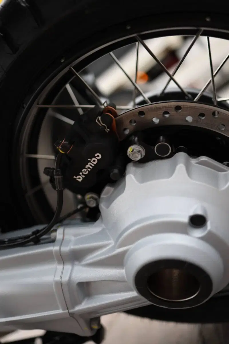 Moto Guzzi Stelvio Duecento Tributo (2025 - 26) (15)
