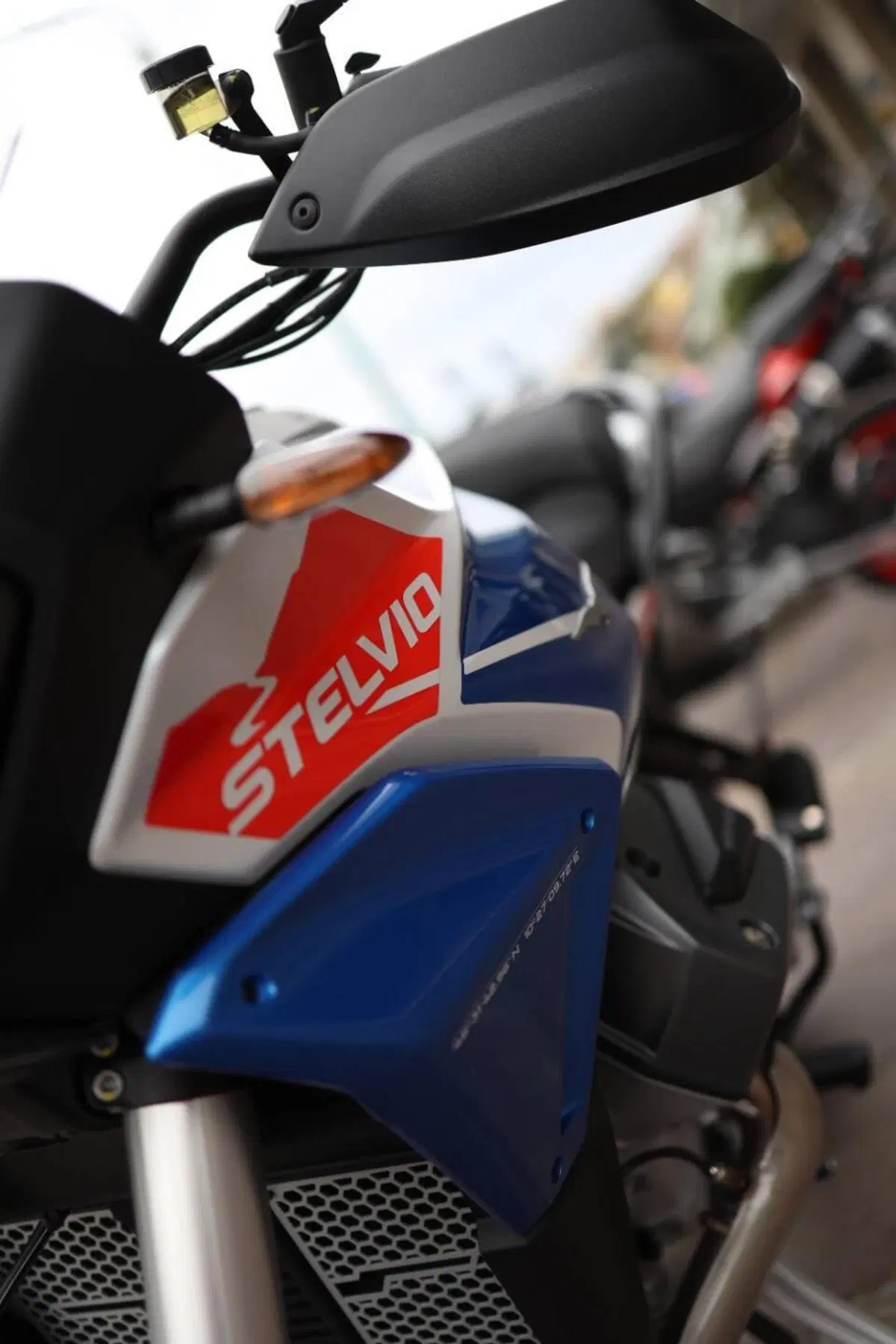 Moto Guzzi Stelvio Duecento Tributo (2025 - 26) (16)