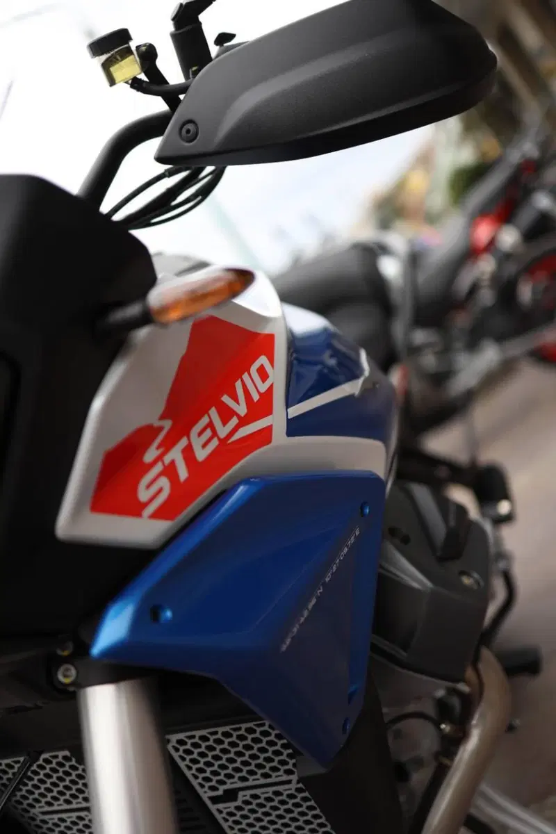 Moto Guzzi Stelvio Duecento Tributo (2025 - 26) (17)