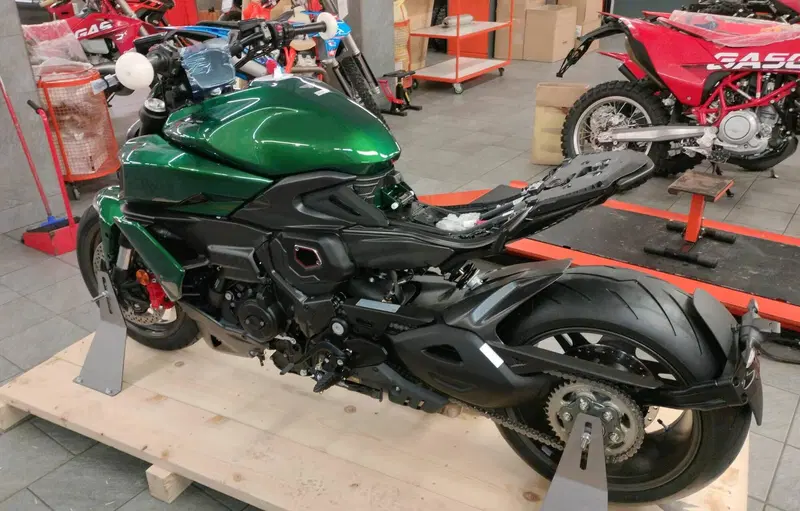 Ducati Diavel for Bentley (2024) (3)