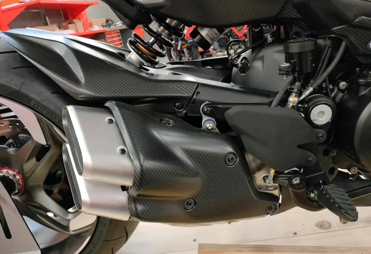 Ducati Diavel for Bentley (2024) (9)