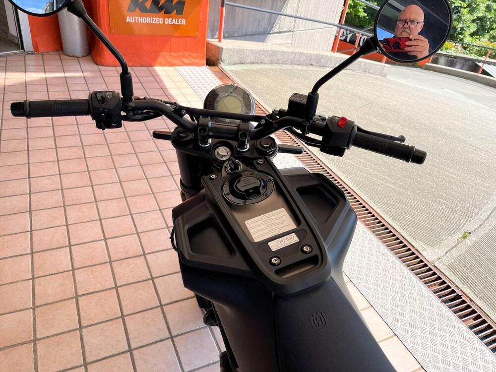 Husqvarna Svartpilen 125 (2021 - 23) (3)