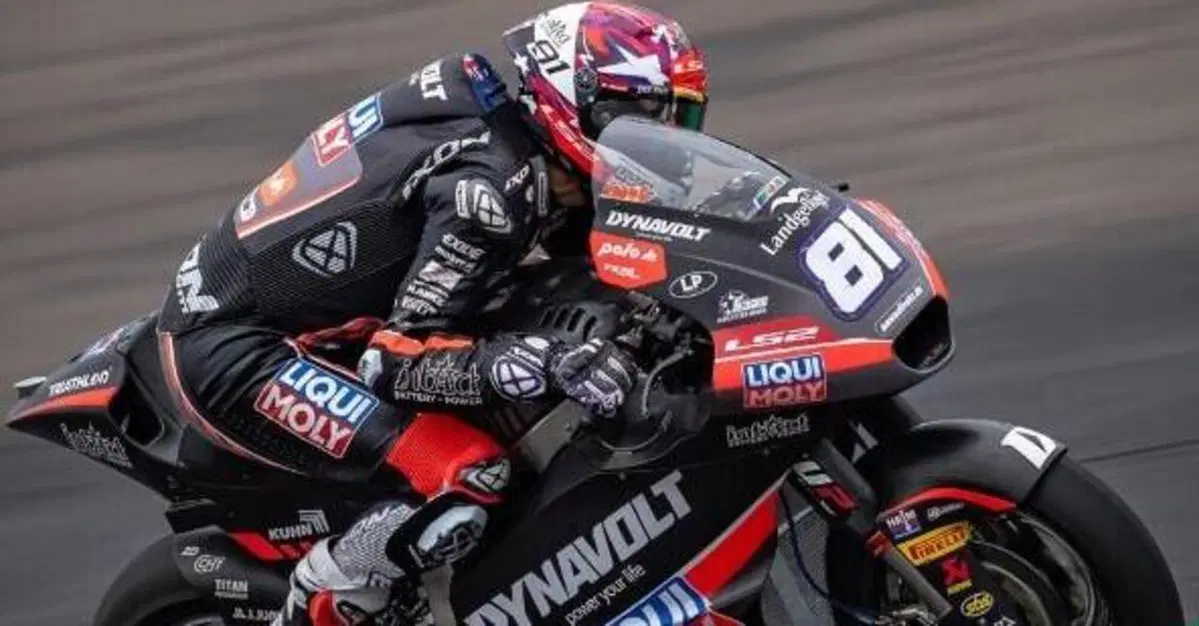 MotoGP 2025. GP del Regno Unito. Moto2: tutto si decide all'ultima curva! Vince Senna Agius, secondo Diogo Moreira, primo podio per David Alonso