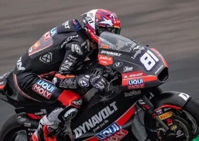 MotoGP 2025. GP del Regno Unito. Moto2: tutto si decide all'ultima curva! Vince Senna Agius, secondo Diogo Moreira, primo podio per David Alonso