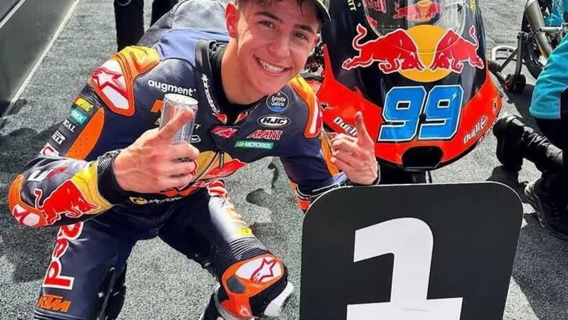MotoGP 2025. GP del Regno Unito. Moto3: in rimonta dall'ultima posizione vince Jos&eacute; Antonio Rueda e allunga in classifica! Sul podio Luca Lunetta