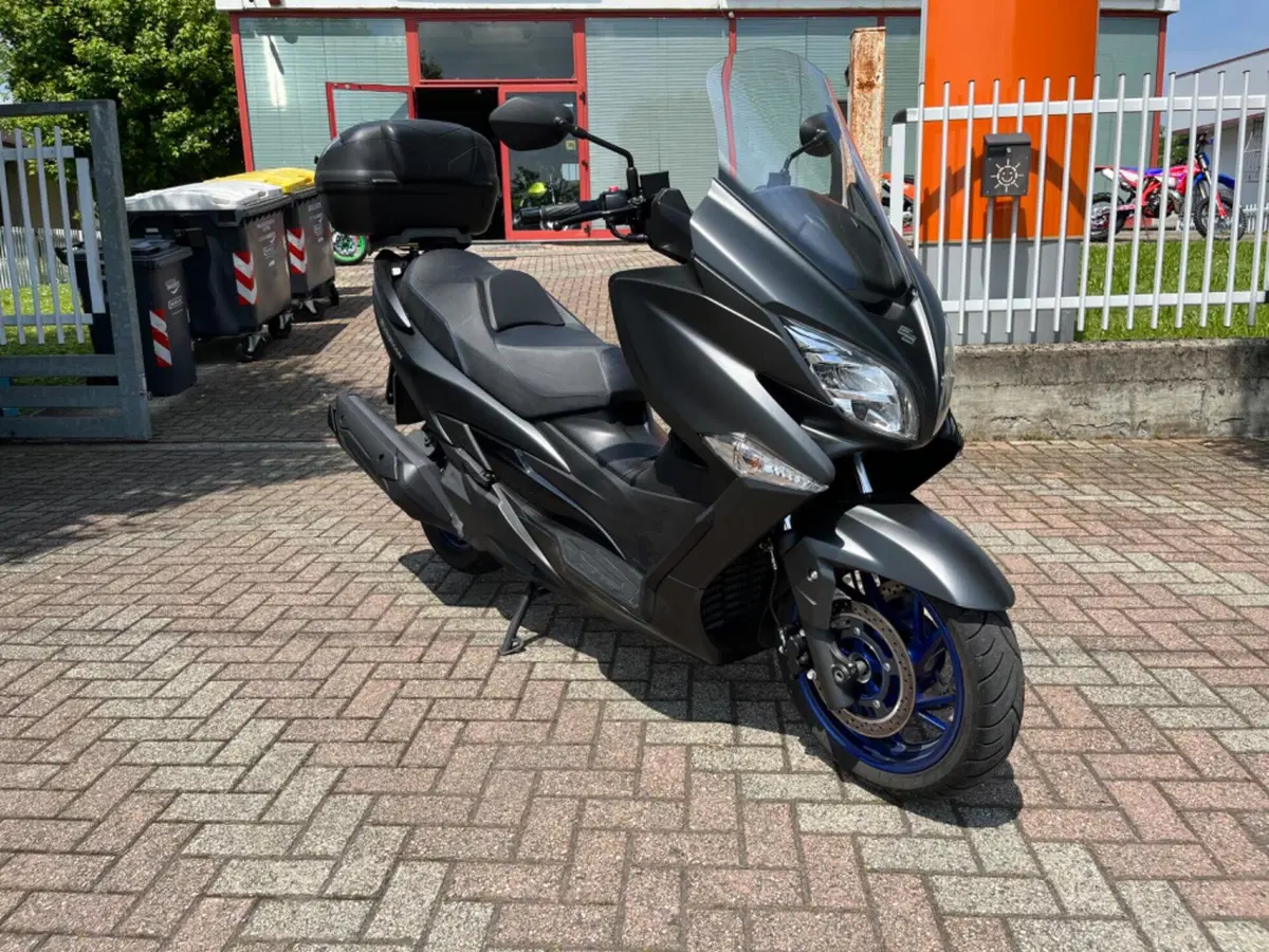 Suzuki Burgman 400 (2022 - 24) (3)