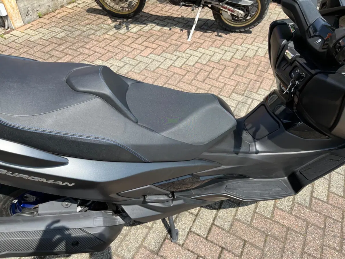 Suzuki Burgman 400 (2022 - 24) (13)
