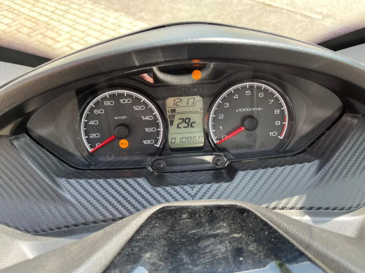Suzuki Burgman 400 (2022 - 24) (14)