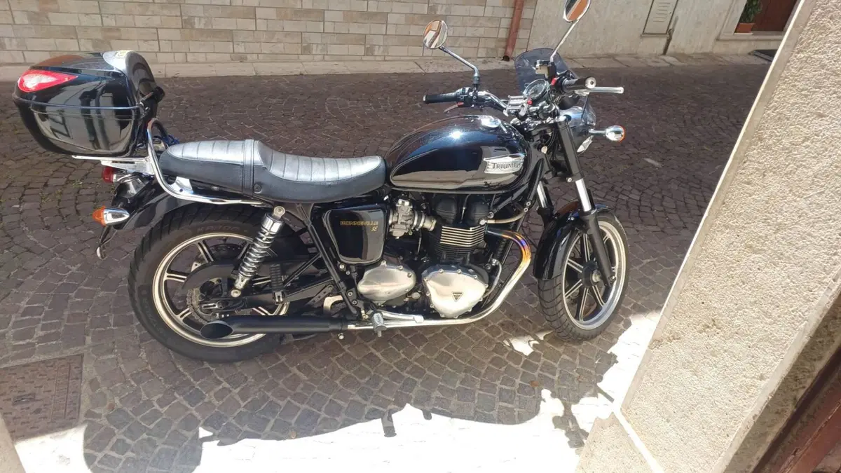 Triumph Bonneville SE (2009 - 13)
