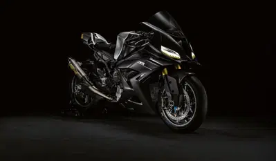 BMW Concept RR: velocit&agrave; della luce