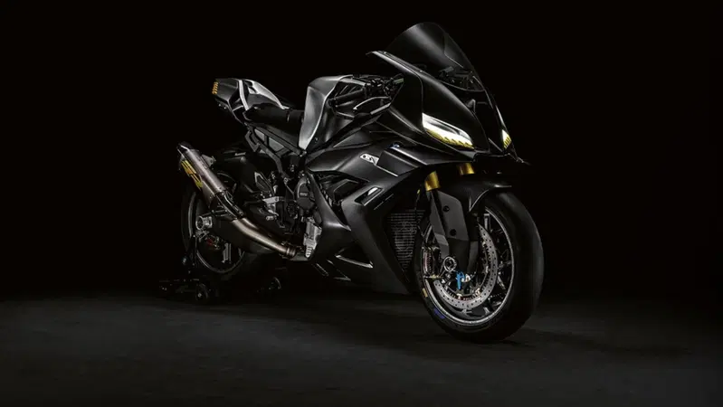 BMW Concept RR: velocit&agrave; della luce