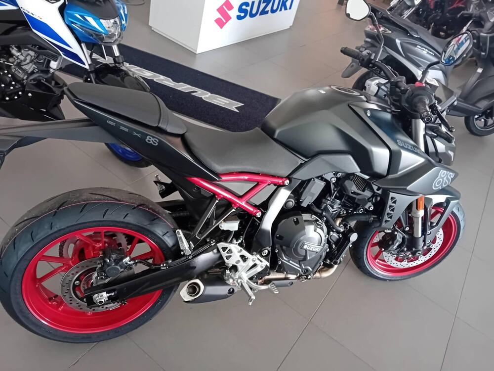 Suzuki GSX-8S (2025) (4)