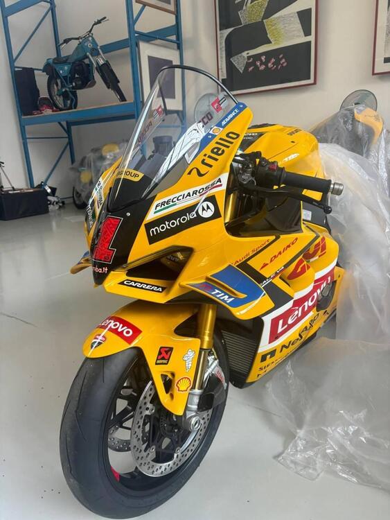 Ducati Panigale V4 Bagnaia 2023 World Champion Replica (2024) (2)
