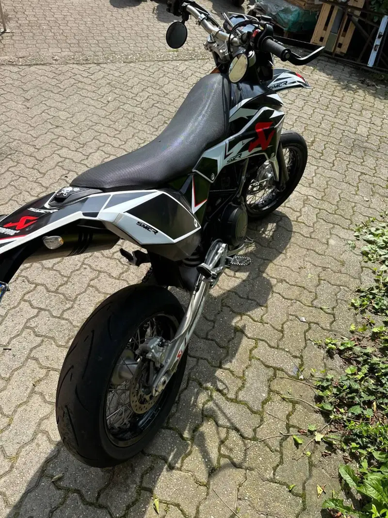 KTM 690 SMC (2008- 11) (4)
