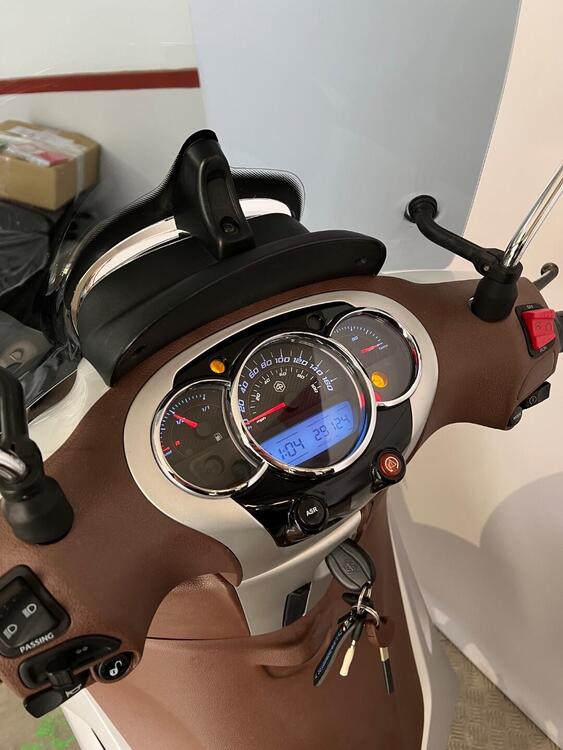 Piaggio Beverly 350 ABS (2016 - 20) (4)