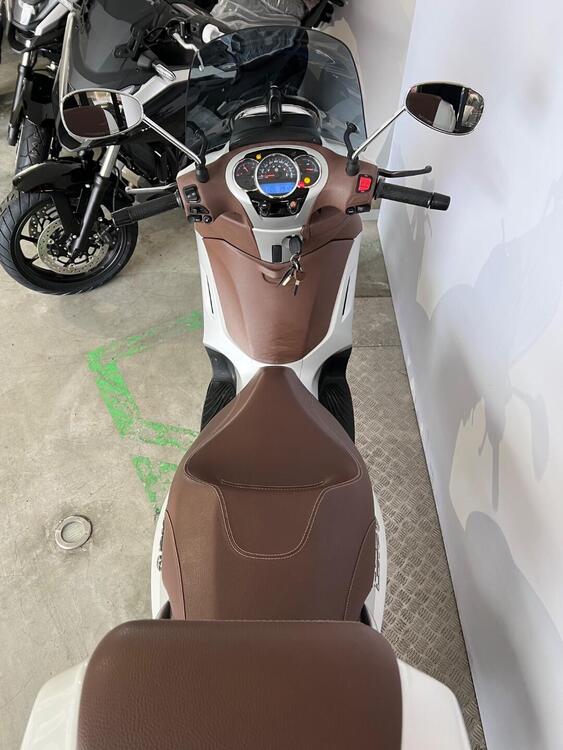 Piaggio Beverly 350 ABS (2016 - 20) (5)