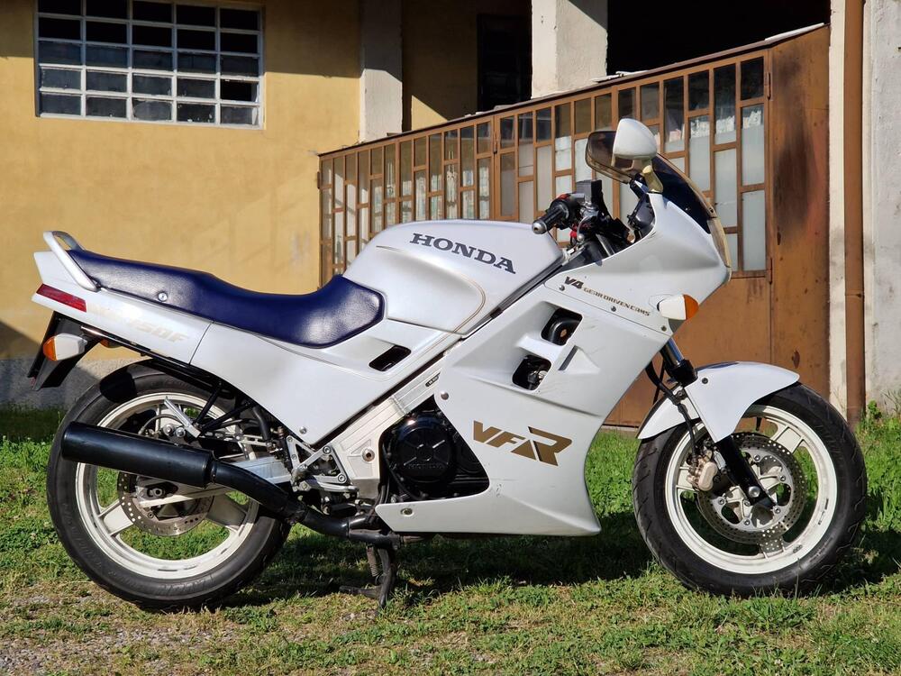 Honda VFR750F RC24 (4)