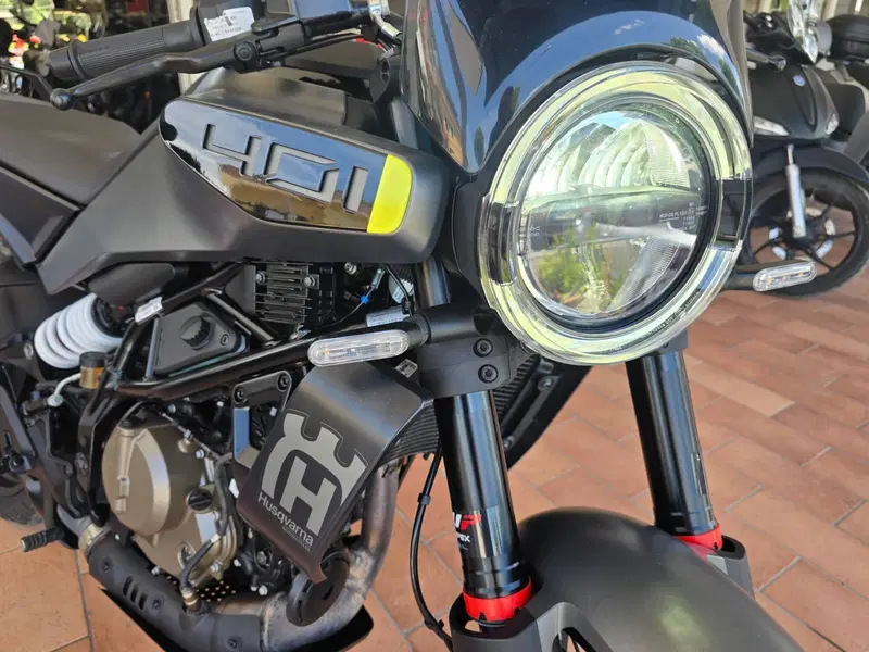 Husqvarna Svartpilen 401 (2024 - 26) (3)