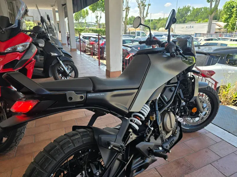 Husqvarna Svartpilen 401 (2024 - 26) (4)