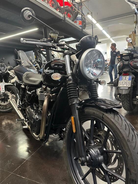 Triumph Street Twin 900 (2016) (2)