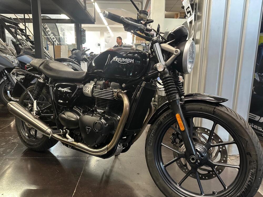 Triumph Street Twin 900 (2016) (3)