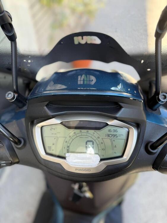 Piaggio Beverly 400 ABS-ASR (2021 - 24) (4)