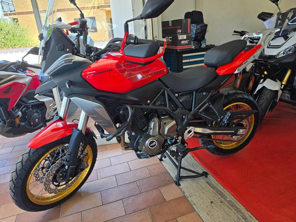 QJ Motor SRT 700 SX (2025) (3)