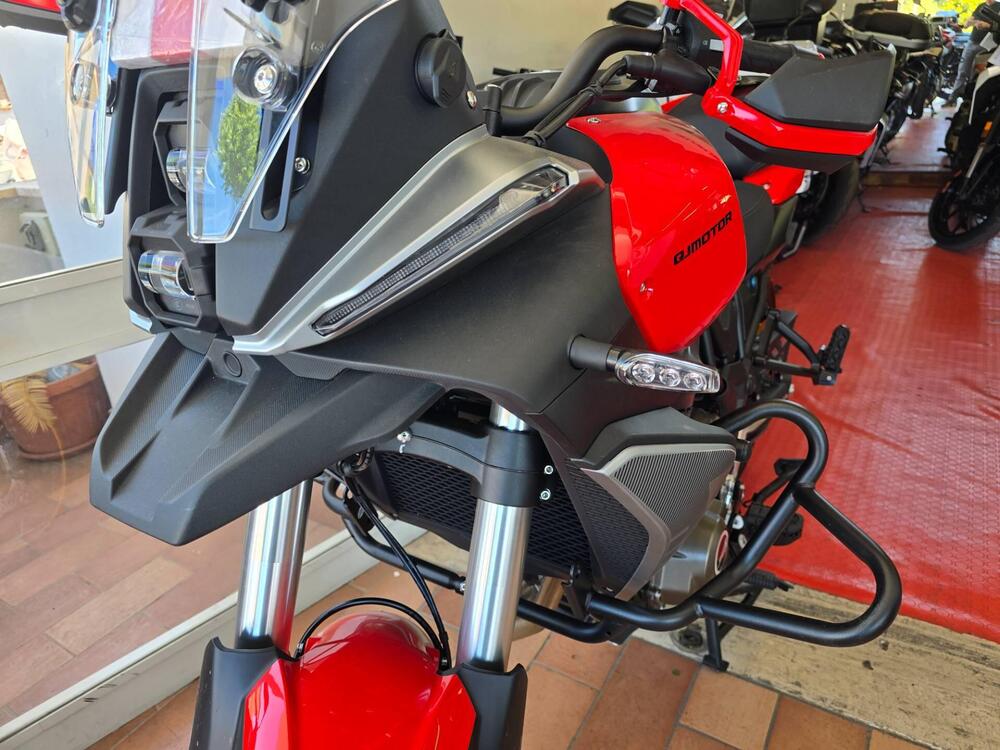 QJ Motor SRT 700 SX (2025) (4)