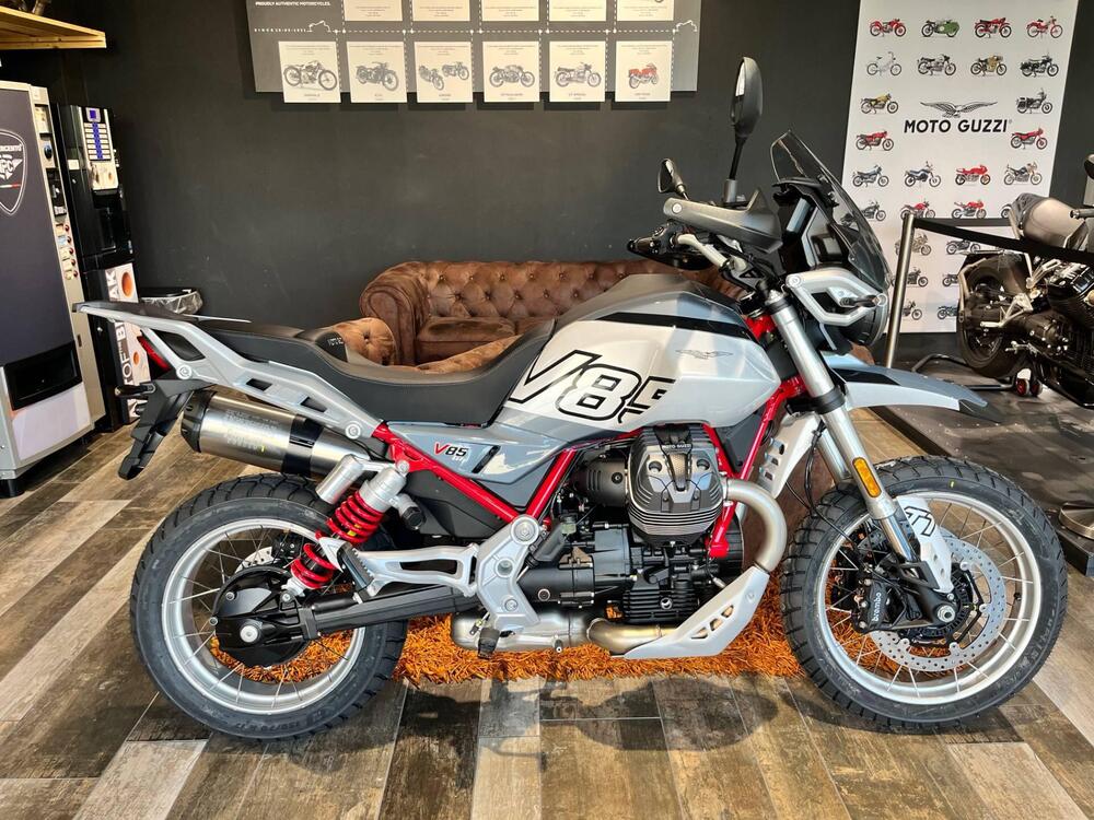 Moto Guzzi V85 TT (2024 - 25) (2)