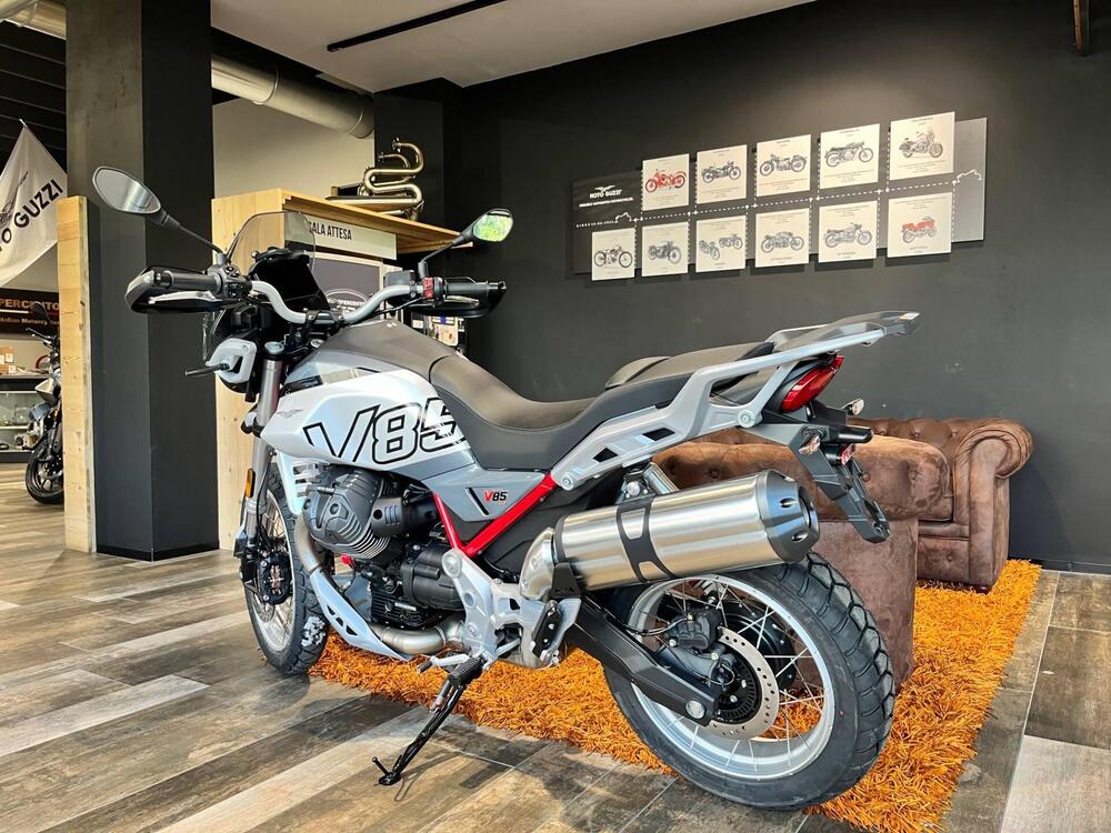 Moto Guzzi V85 TT (2024 - 25) (5)
