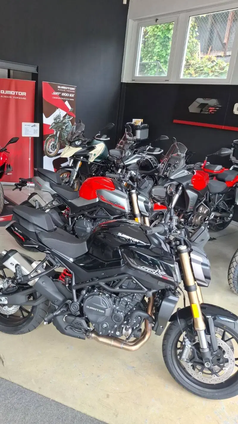 QJ Motor SRK 900 (2025 - 26) (5)