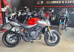 QJ Motor SRK 900 (2025) nuova