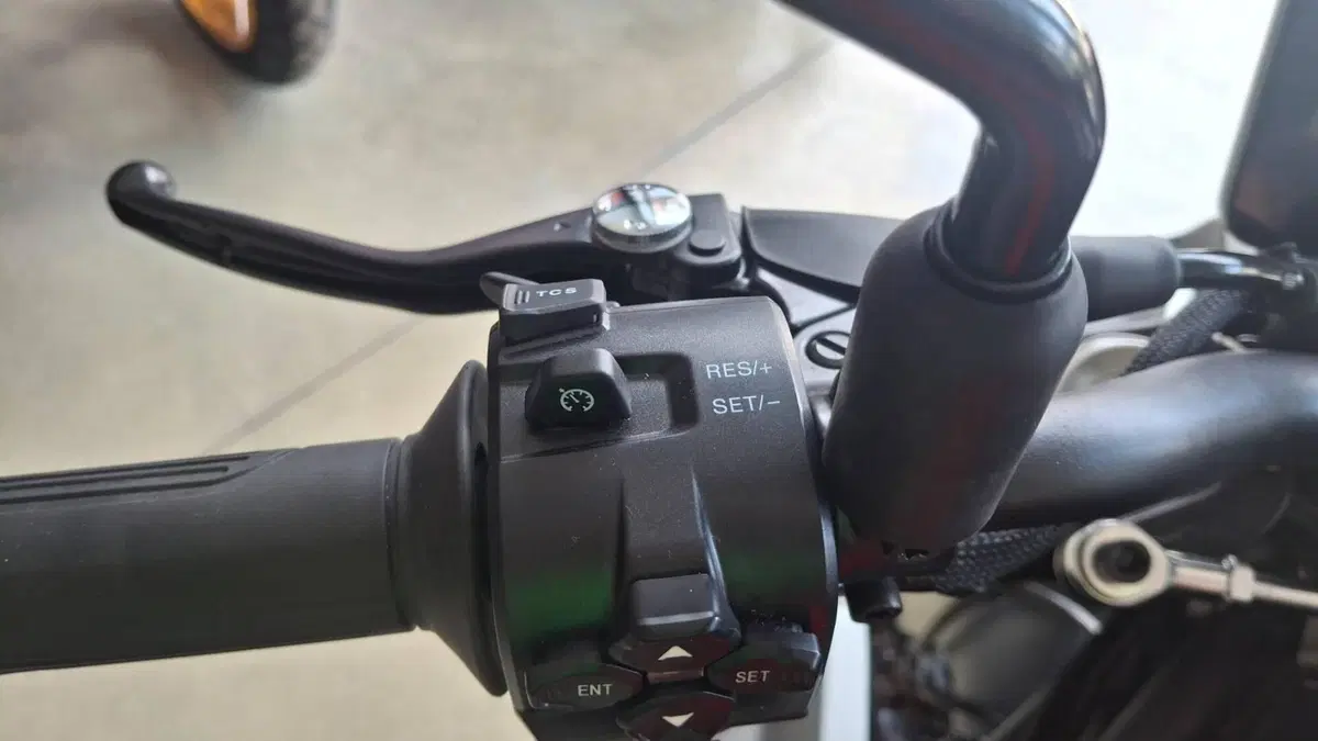 QJ Motor SRK 900 (2025 - 26) (8)