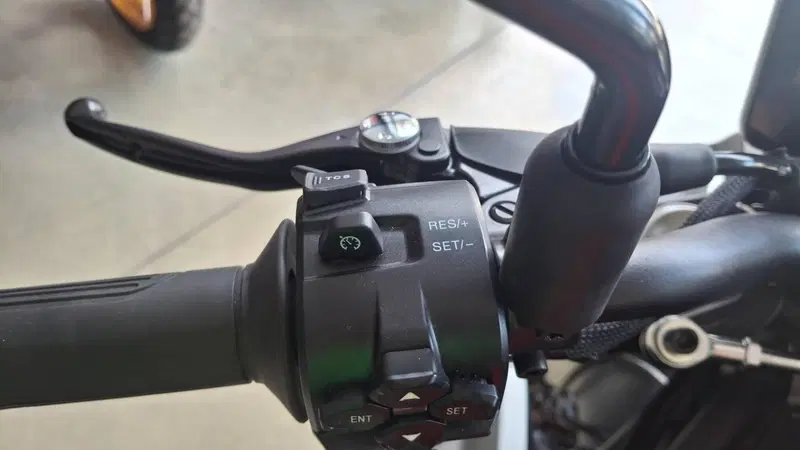 QJ Motor SRK 900 (2025 - 26) (8)