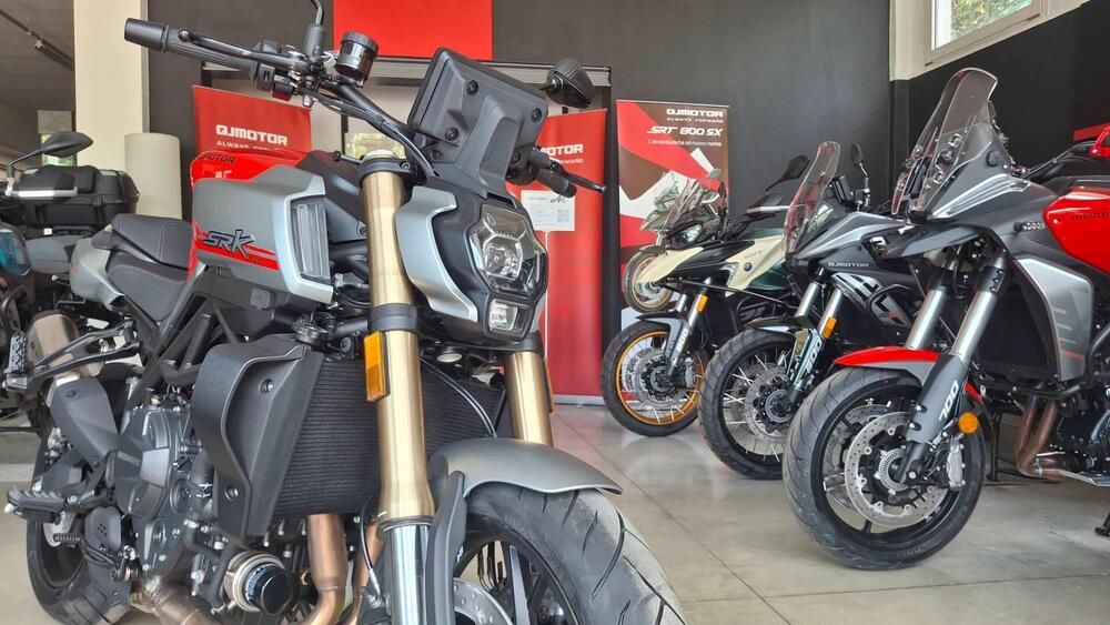 QJ Motor SRK 900 (2025) (3)