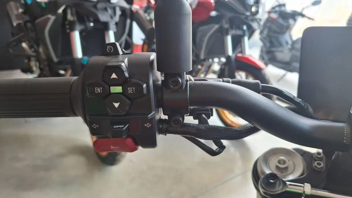 QJ Motor SRK 900 (2025 - 26) (9)