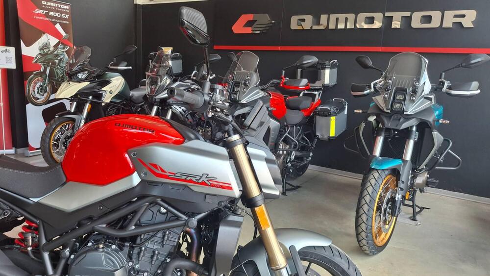 QJ Motor SRK 900 (2025) (2)