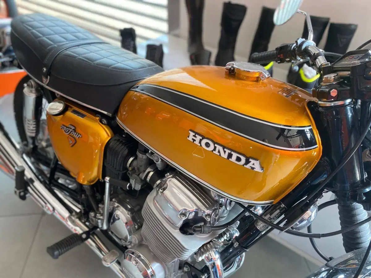 Honda CB 750 Four (8)