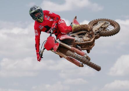 Desmo450 MX, momento storico: inizia la produzione della prima Ducati da motocross [GALLERY]